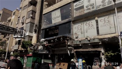 شاهد لحظة السيطرة على حريق معرض أحذية في باب الشعرية وإنقاذ 11 شخصًا (فيديو وصور)