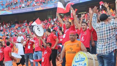 توافد جماهير منتخب مصر على ستاد القاهرة قبل انطلاق مواجهة الكونغو (صور وفيديو)