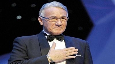 ماذا قال نجوم الوسط الفني بعد ساعات من وفاة عزت أبو عوف؟ (تقرير)