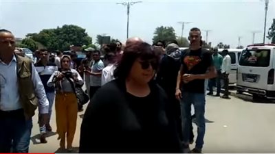 وزيرة الثقافة وخالد النبوي ويسرا اللوزي أول حضور جنازة الفنان عزت أبو عوف (فيديو)