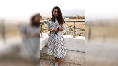 فتاة الفستان: 