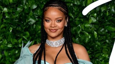 ريهانا تدخل عالم المليارديرات بسبب علامتها التجارية Fenty Beauty