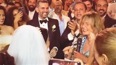 يسرا تغني جت الحرارة في حفل زفاف ابنة شقيقة جمال ومدحت العدل (صور)
