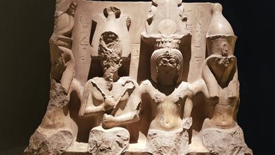 متحف شرم الشيخ يستعرض قصة تمثال الملكة موت نجمت وزوجها حور محب