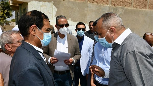 محافظ الفيوم يستمع