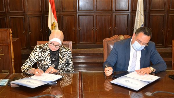 الدكتور عبد العزيز