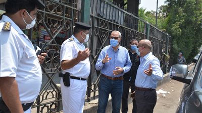 لتيسير الحركة المرورية.. إزالة إشغالات الطريق والباعة الجائلين أمام مترو شبرا الخيمة