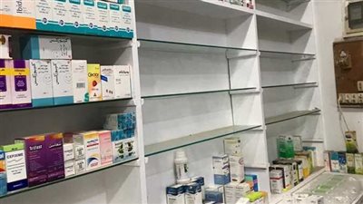 ضبط صيدلية غير مرخصة يديرها طبيب مزيف بسوهاج