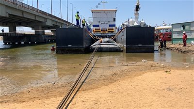  وصول الكراكة الهولندية تحيا مصر لبدء تكريك الرمال السوداء بكفر الشيخ (صور)