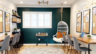 كورونا يفسح المجال للإبداع.. أُسر أمريكية تبني فصولًا بالمنازل