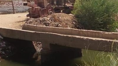 طريق الموت.. أهالي عزبة أبوليلة يطالبون بتمهيد مدخل القرية