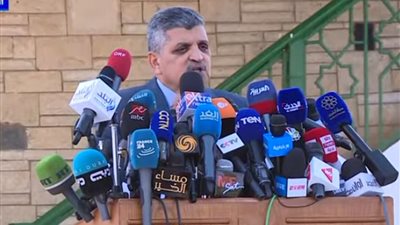  رئيس هيئة قناة السويس يكشف سبب تأخر موعد تسليم الكراكة الجديدة