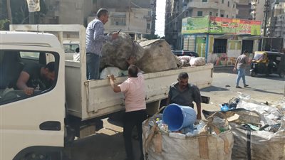 استجابة لشكاوى المواطنين.. حملة لمطاردة نباشي القمامة بشرق الإسكندرية