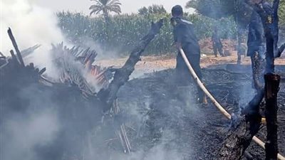 إخماد حريق داخل داخل قطعة أرض زراعية بالمنيا