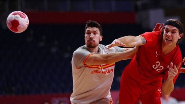 الدنمارك تتأهل إلى