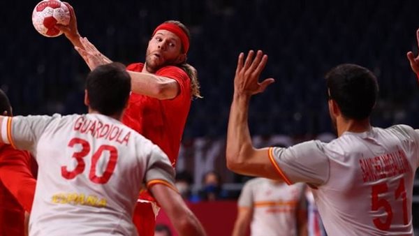 الدنمارك تتأهل لنهائي