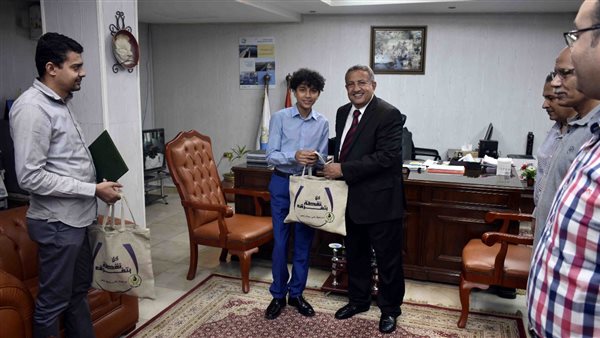 رئيس مياه سوهاج يكرم