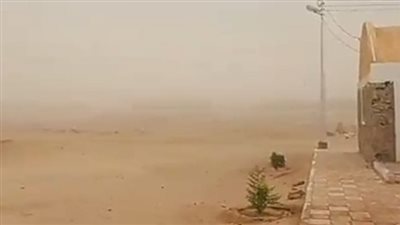 عاصفة ترابية تغطى بعض الأماكن بمحافظة أسوان