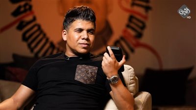 عمر كمال: معنديش حبيبة كله شغل وبس (فيديو)