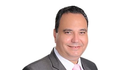 الجنس التلصصي.. طبيب نفسي يكشف سبب لجوء المتحرش للعالم الافتراضي 