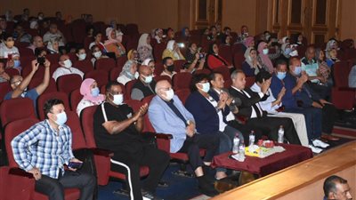 وزيرة الثقافة تتابع 