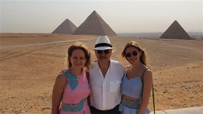 أهرامات الجيزة تستقبل رئيس كولومبيا السابق 