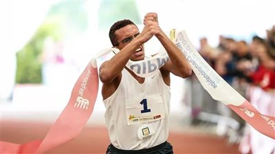 البعثة المصرية تحتفل بتتويج أحمد الجندي بفضية الخماسي الحديث (فيديو)