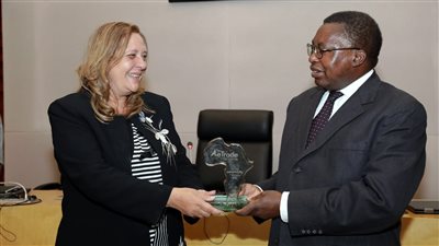 أماني عصفور تحصل على جائزة القطاع الخاص الإفريقي