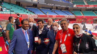 طوكيو 2020.. بعثة الإمارات تهدي مصر ميدالية الشيخ زايد بعد التتويج بالذهب