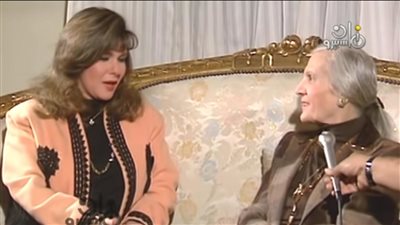 دلال عبد العزيز: المخرجون شبهوني بممثلات زمان الهوانم (فيديو)