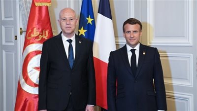 ماكرون يؤكد استمرار دعم فرنسا لتونس خلال اتصال هاتفي مع قيس سعيد