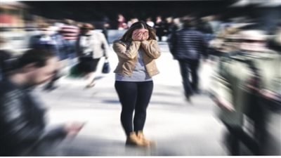 الأجروفوبيا.. مرض نفسي يفقد القُدرة على التعايش المجتمعي