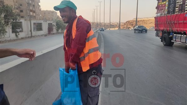 عامل النظافة 