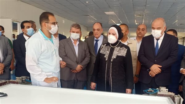 وزيرة الصناعة تتفقد