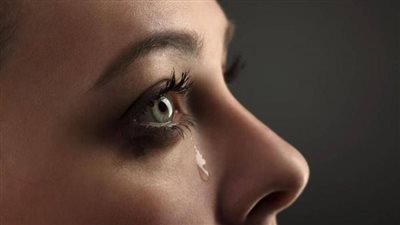  يحسن الرؤية وينظف الأنف.. تعرف على فوائد البكاء