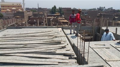 إزالة تعديات على أراضٍ زراعية ومخالفات بناء في حملات بأسيوط