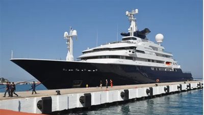 مقابل 200 مليون يورو.. مجهول يشتري يخت مايكروسوفت وطائرتين هليكوبتر وغواصتين 