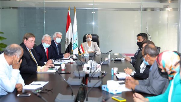 وزيرة البيئة تلتقي