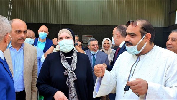 وزيرة الصناعة بالمجمع