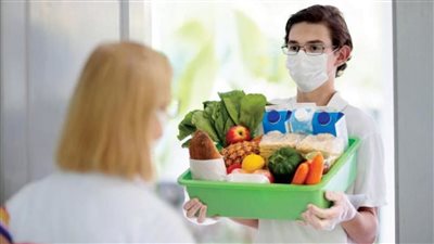 خلال جائحة كورونا.. أشياء يجب ممارستها عند تناول الطعام خارج المنزل