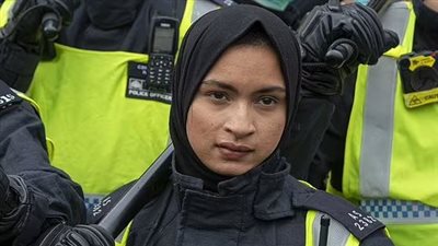 ضابطة محجبة في الشرطة الإنجليزية تثير الجدل