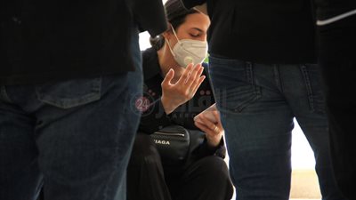 دنيا سمير غانم تودع والدتها دلال عبد العزيز بقراءة القرآن والأدعية