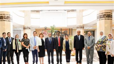 تفاصيل زيارة مدير المركز الثقافي البريطاني لمنشآت تعليمية بمحافظة سوهاج (فيديو وصور) 