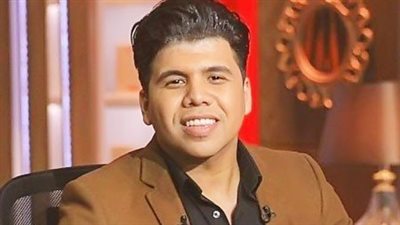 عمر كمال: أحترم قرار نقابة الموسيقيين بالغناء دون فلاشات وسأغني بفرقة