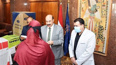 توزيع 21 جهاز كهربائي على 17 عروسة من الأسر الأكثر احتياجًا بأسوان