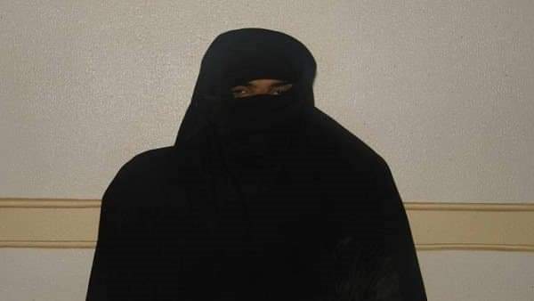 ضبط مريض نفسي يرتدي