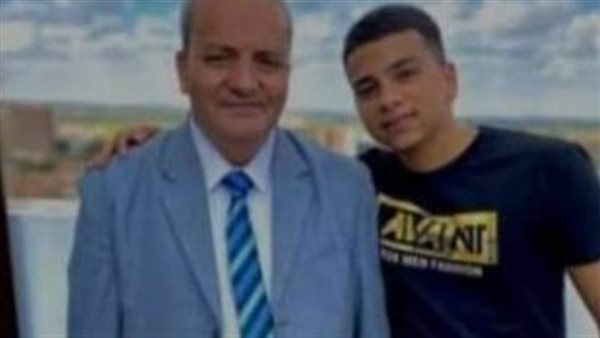 الأب وأحد أبنائه