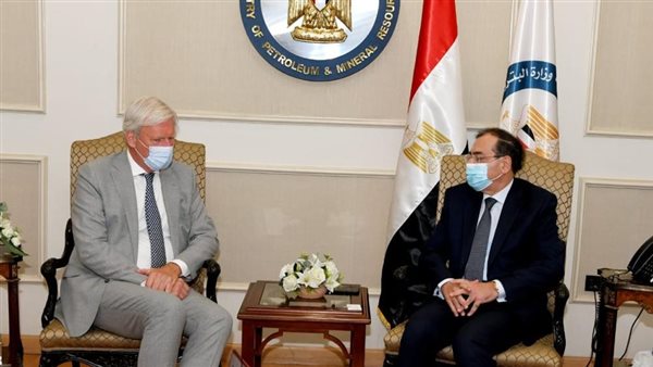 وزير البترول خلال