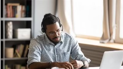 جدل في بريطانيا بعد مطالبة أحد الوزراء بخفض رواتب جميع العاملين من المنزل