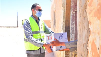 صندوق تحيا مصر يوفر المواد الغذائية لأهالي قرية أبو غليلة بسيدي براني (صور)